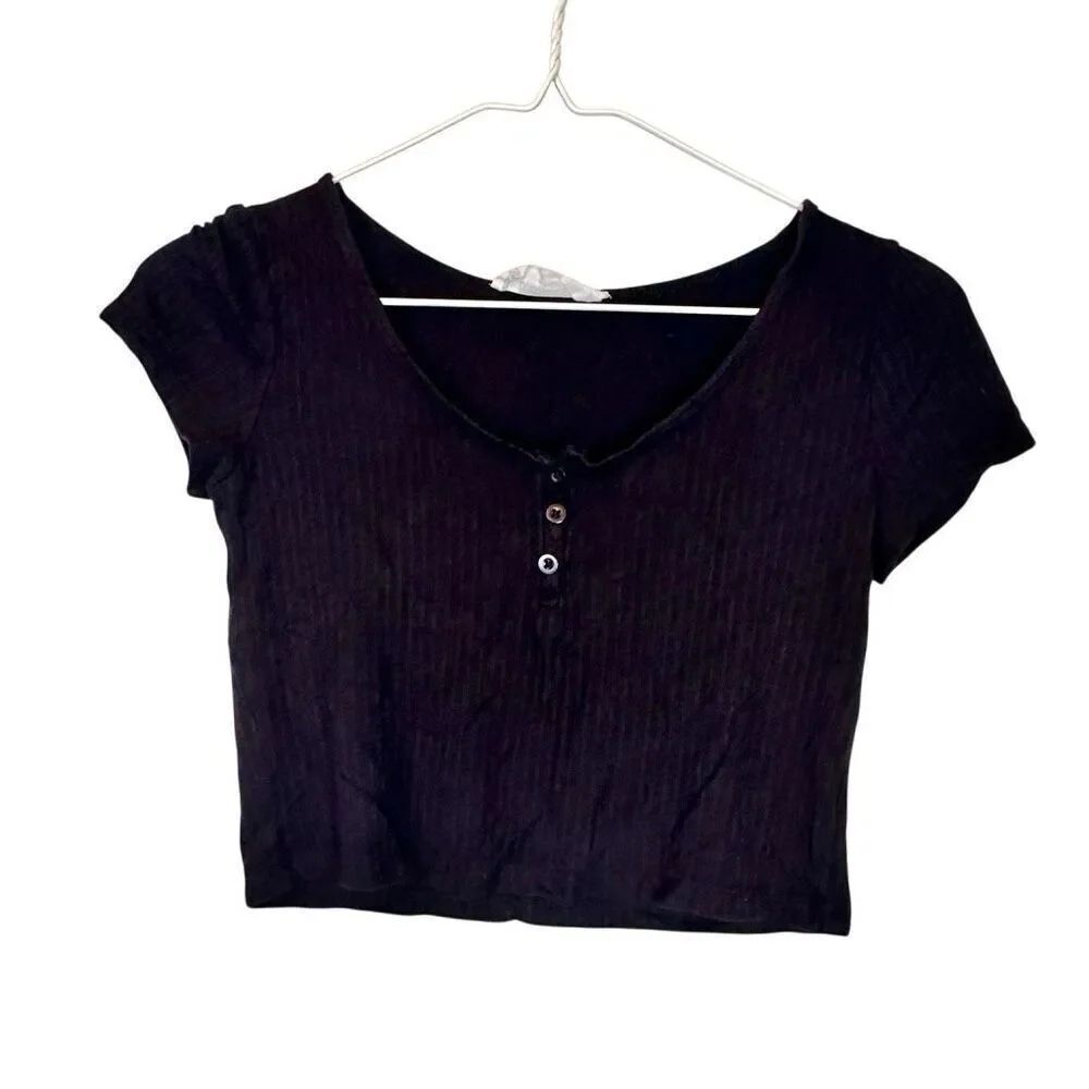 Double Zero Short Sleeve Button Placket Ribbed V-Neck Black Crop Top Small